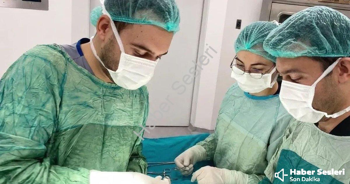 "Şuhut Devlet Hastanesi'nde Yama Yöntemiyle Başarılı Fıtık Ameliyatı" başlıklı haber için fotorealis